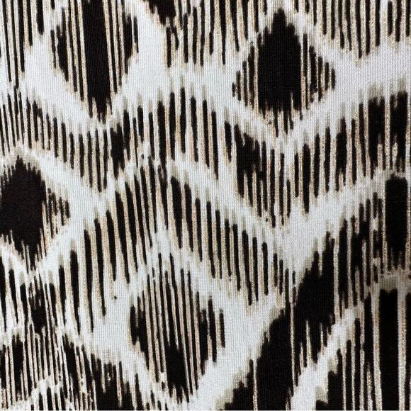 Chico’s Travelers Geometric Metallic Print Scoop Neck Short Sleeves Top - Picture 3 of 13